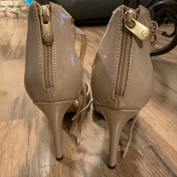 Adrienne Vittadini nude pumps, size 9.5 - Picture 4 of 7